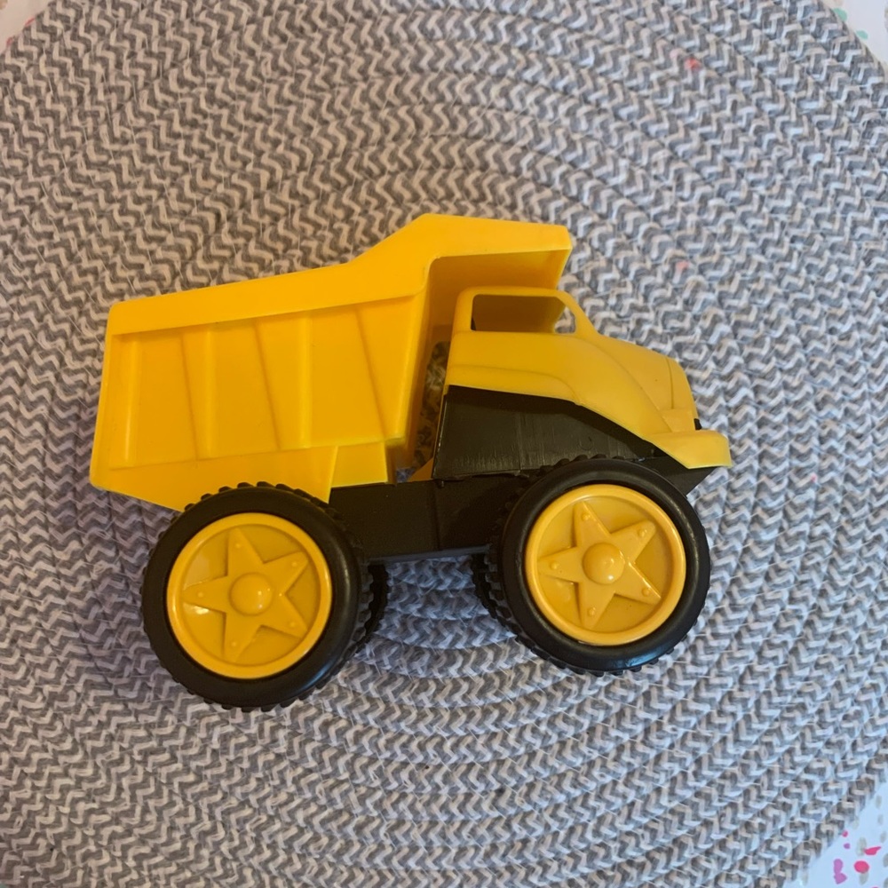Dump truck toy